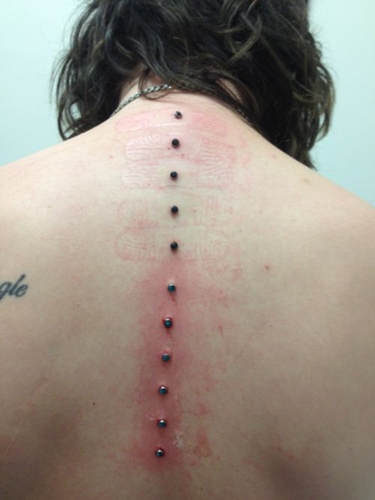 Microdermal piercing: hoe microdermabras gemaakt zijn (foto)