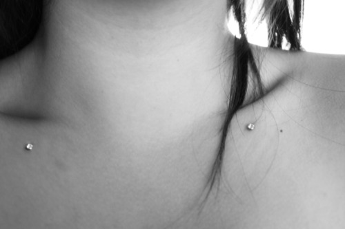 Microdermal piercing: hoe microdermabras gemaakt zijn (foto)