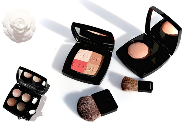 Geheime codes Chanel: voorjaarscollectie van make-up Coco Codes