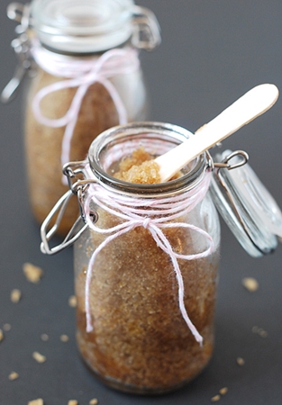 Scrub voor lichaam met suiker met de hand - hoe maak je een huis scrub
