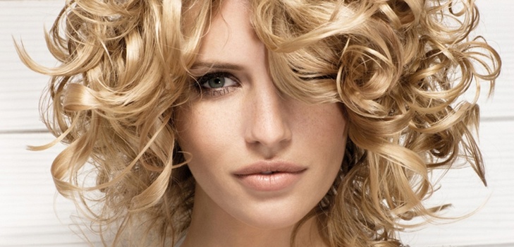 'S avonds haarstyling in het kort