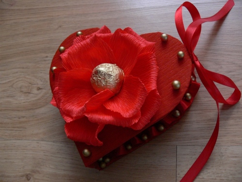 Wat een vriend te geven voor Valentijnsdag: ideeën voor personalisatie