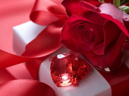 Wat een vriend te geven voor Valentijnsdag: ideeën voor personalisatie