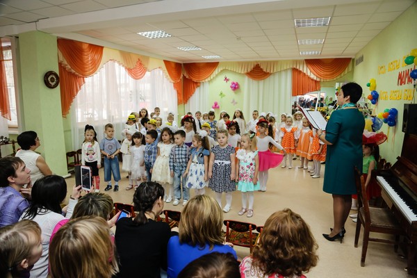 Mother's Day in kindergarten: ideeën voor het script in de junior, middle, senior, voorbereidende groep