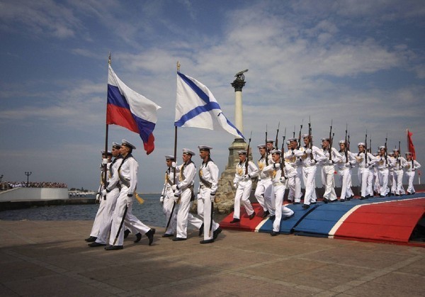 Gefeliciteerd met de Navy Day 2016 - kort en grappig in coupletten en proza. Feestelijk programma voor de marinedag in 2016 in Moskou, St. Petersburg, Kronstadt, Sevastopol, Novorossiysk