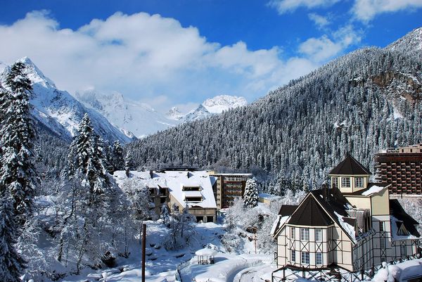 Berg-ski resorts van Rusland Dombai