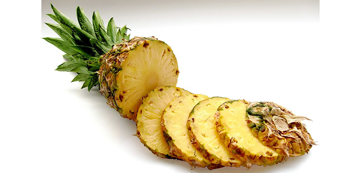 Hoe je een ananas goed en mooi snijdt