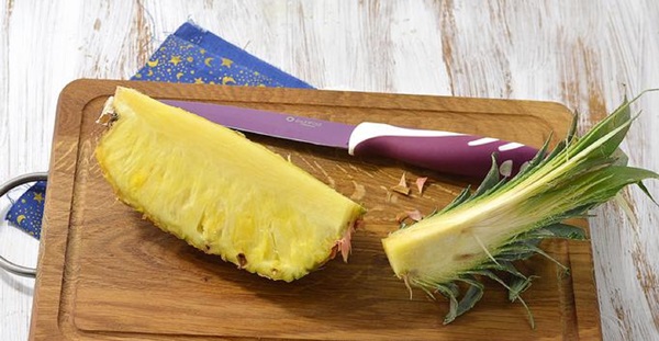 Hoe je een ananas goed en mooi snijdt