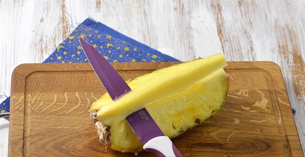 Hoe je een ananas goed en mooi snijdt