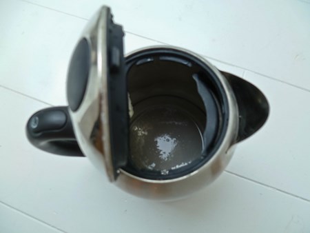 Hoe het schuim in de ketel te verwijderen met folk remedies