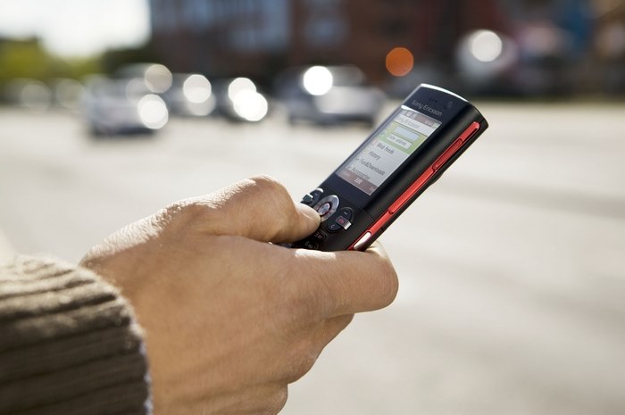 persoon met telefoon