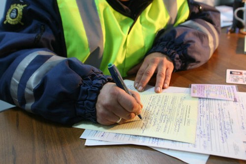 Hoe boetes van verkeerspolitie op het nummer van de auto te controleren