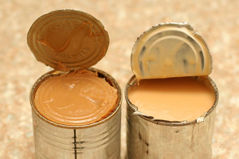 Hoe gecondenseerde melk in een blik te koken?