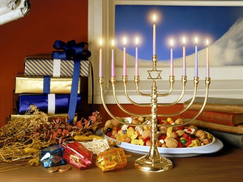 Wanneer Chanoeka wordt gevierd in 2015. De geschiedenis van de viering van Hanukkah. Tradities en ceremonies van de vakantie