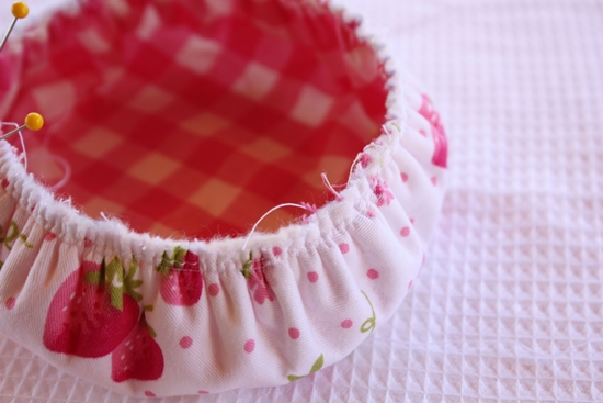 Mand met doek met hun eigen handen