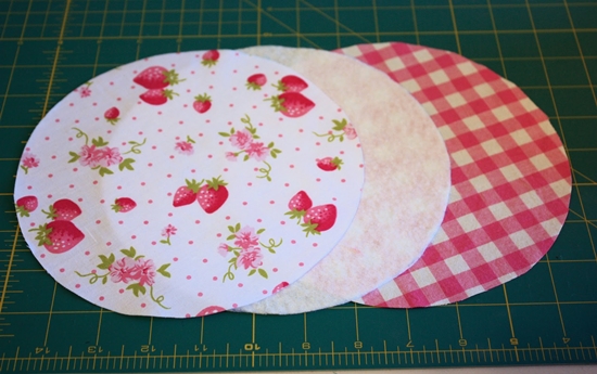 Mand met doek met hun eigen handen