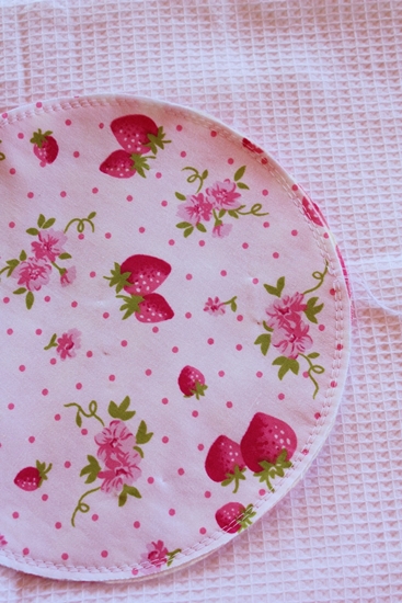 Mand met doek met hun eigen handen