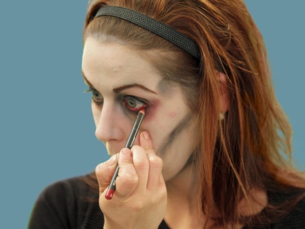 Enge make-up voor Halloween met je eigen handen voor meisjes en meisjes