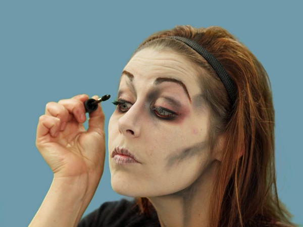Enge make-up voor Halloween met je eigen handen voor meisjes en meisjes