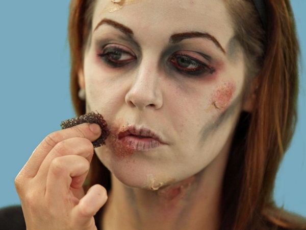 Enge make-up voor Halloween met je eigen handen voor meisjes en meisjes
