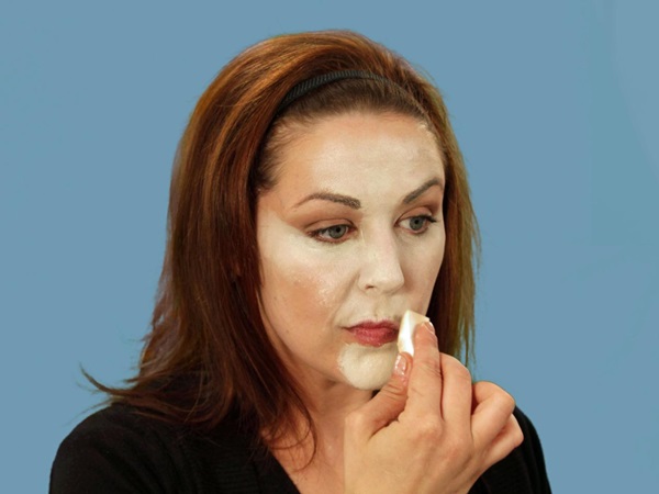 Enge make-up voor Halloween met je eigen handen voor meisjes en meisjes