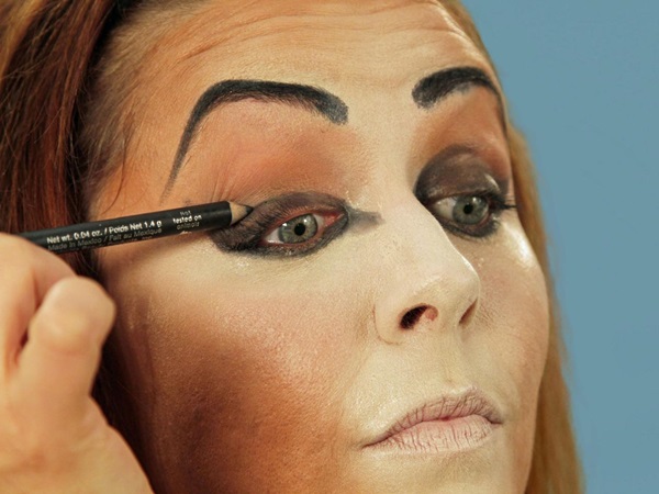 Enge make-up voor Halloween met je eigen handen voor meisjes en meisjes