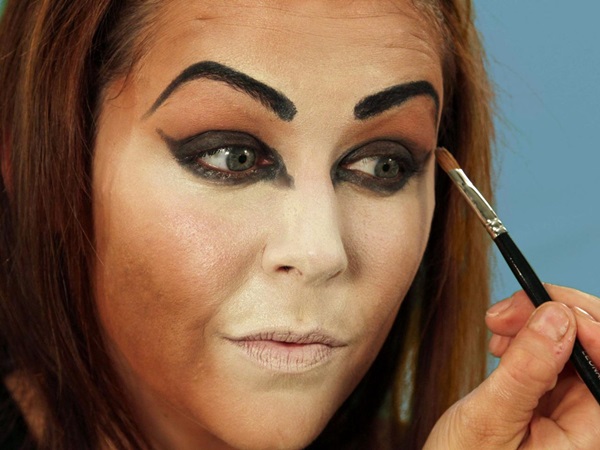 Enge make-up voor Halloween met je eigen handen voor meisjes en meisjes