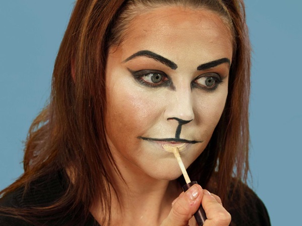 Enge make-up voor Halloween met je eigen handen voor meisjes en meisjes