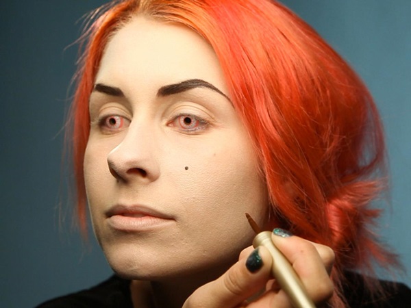 Enge make-up voor Halloween met je eigen handen voor meisjes en meisjes