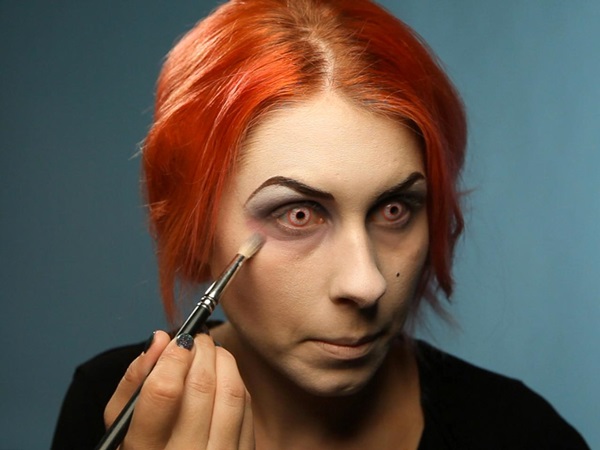 Enge make-up voor Halloween met je eigen handen voor meisjes en meisjes