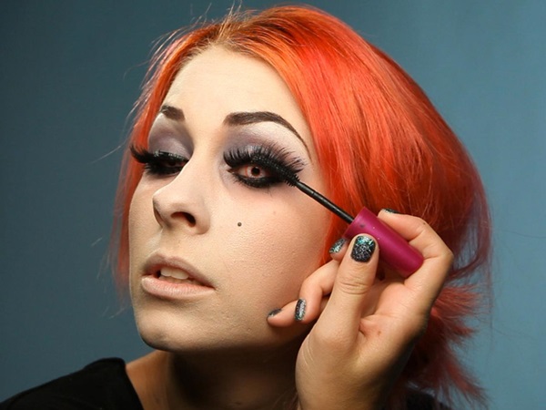 Enge make-up voor Halloween met je eigen handen voor meisjes en meisjes