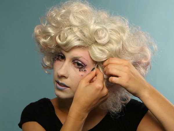 Enge make-up voor Halloween met je eigen handen voor meisjes en meisjes