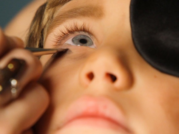 Enge make-up voor Halloween met je eigen handen voor meisjes en meisjes