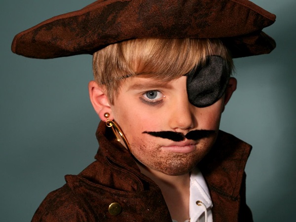 Enge make-up voor Halloween met je eigen handen voor meisjes en meisjes
