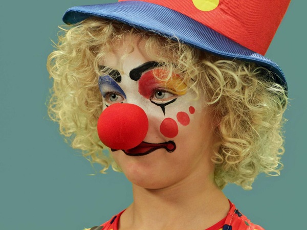 Enge make-up voor Halloween met je eigen handen voor meisjes en meisjes