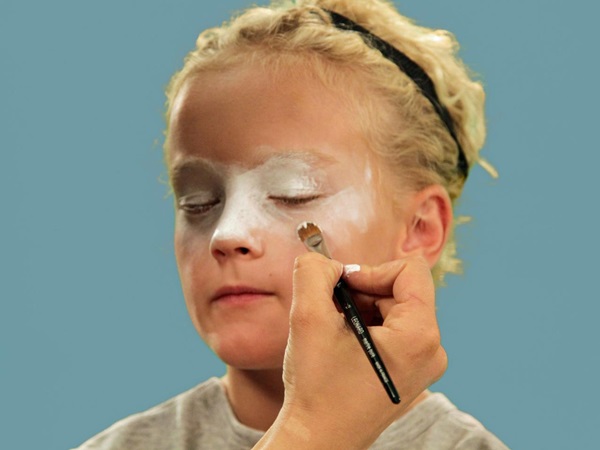 Enge make-up voor Halloween met je eigen handen voor meisjes en meisjes