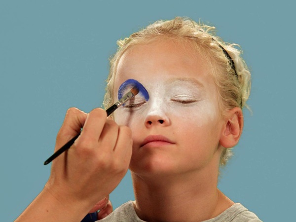 Enge make-up voor Halloween met je eigen handen voor meisjes en meisjes