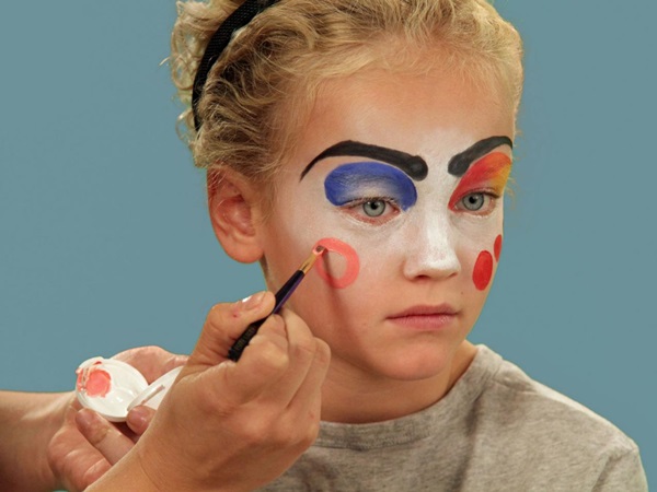 Enge make-up voor Halloween met je eigen handen voor meisjes en meisjes