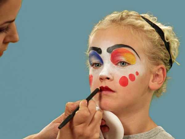 Enge make-up voor Halloween met je eigen handen voor meisjes en meisjes