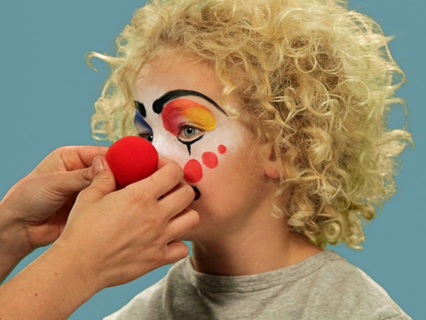 Enge make-up voor Halloween met je eigen handen voor meisjes en meisjes