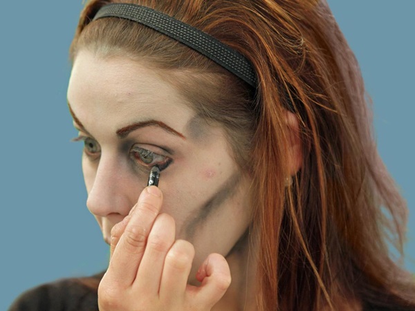 Enge make-up voor Halloween met je eigen handen voor meisjes en meisjes