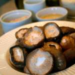 Paddestoelen thuis marineren