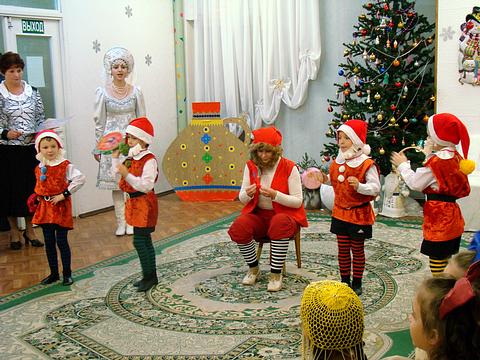 kinderen vieren het nieuwe jaar