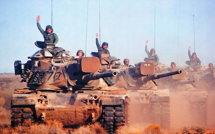 militair op tanks