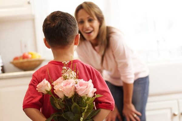 Liedjes voor Moederdag met teksten en muziek: grappig voor kinderen, modern voor tieners en middelbare scholieren, ontroerend voor volwassenen
