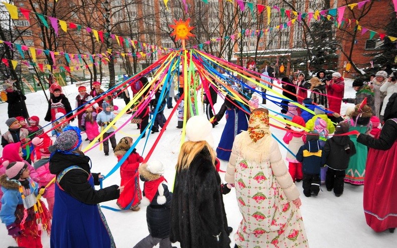 Songs on Pancake Day: teksten van Russische volksoliesongs