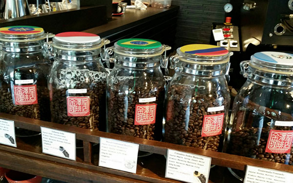 Geschenk voor een koffiezetapparaat: hoe de beste koffie kiezen