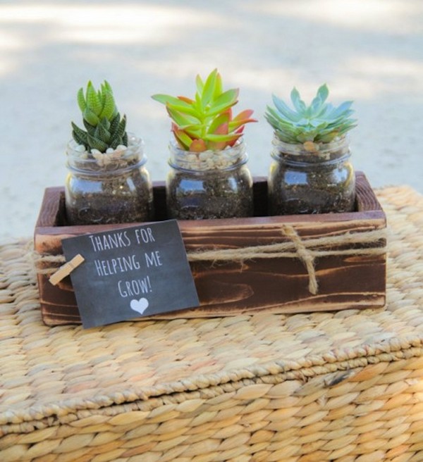 Een origineel geschenk voor lerarendag voor de klassenleraar en vakdocenten. Ideeën van geschenken met eigen handen