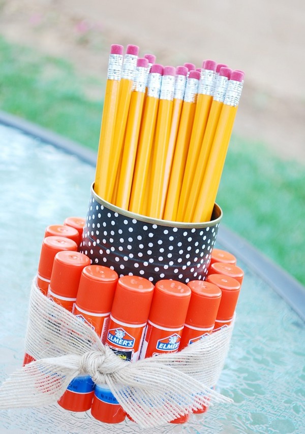 Een origineel geschenk voor lerarendag voor de klassenleraar en vakdocenten. Ideeën van geschenken met eigen handen