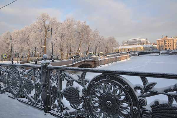 Het weer in Sint-Petersburg in januari 2017 - in het begin, in het midden en aan het einde van de maand (14 dagen), gedetailleerde en nauwkeurige voorspelling van het Hydrometeorologisch Centrum